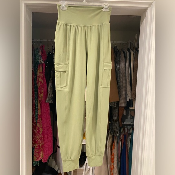 Athleta Salutation Cargo Joggers - Picture 1 of 3